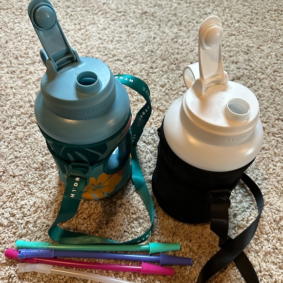 Bundle of 2 HydroJugs and accessories - Picture 7 of 9